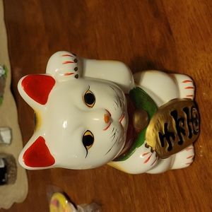 Lucky cat piggy bank